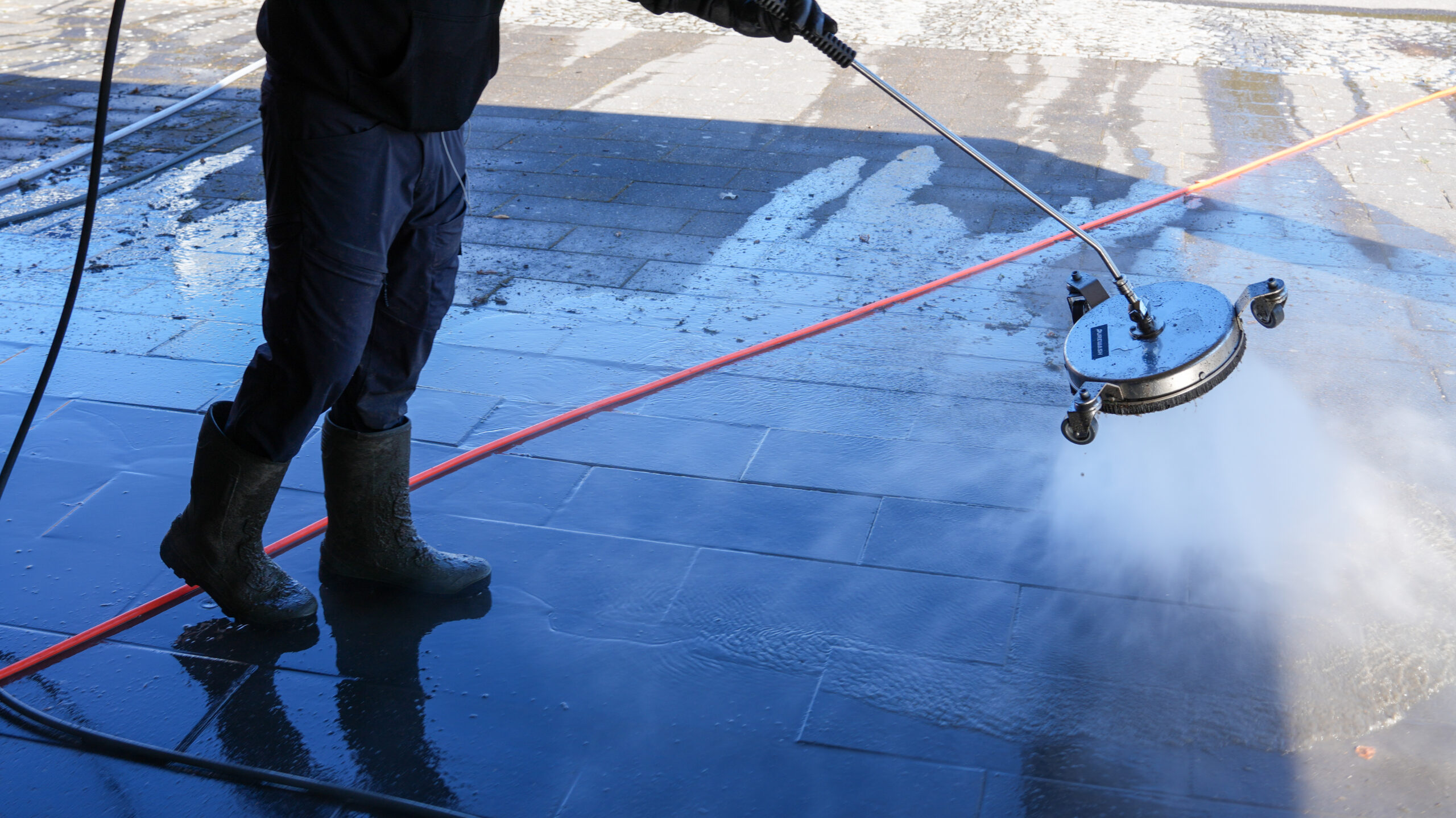 Fliserens af terrasse med fladerenser