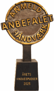 Årets Vinduespudser-statuen fra Anmeld Håndværker